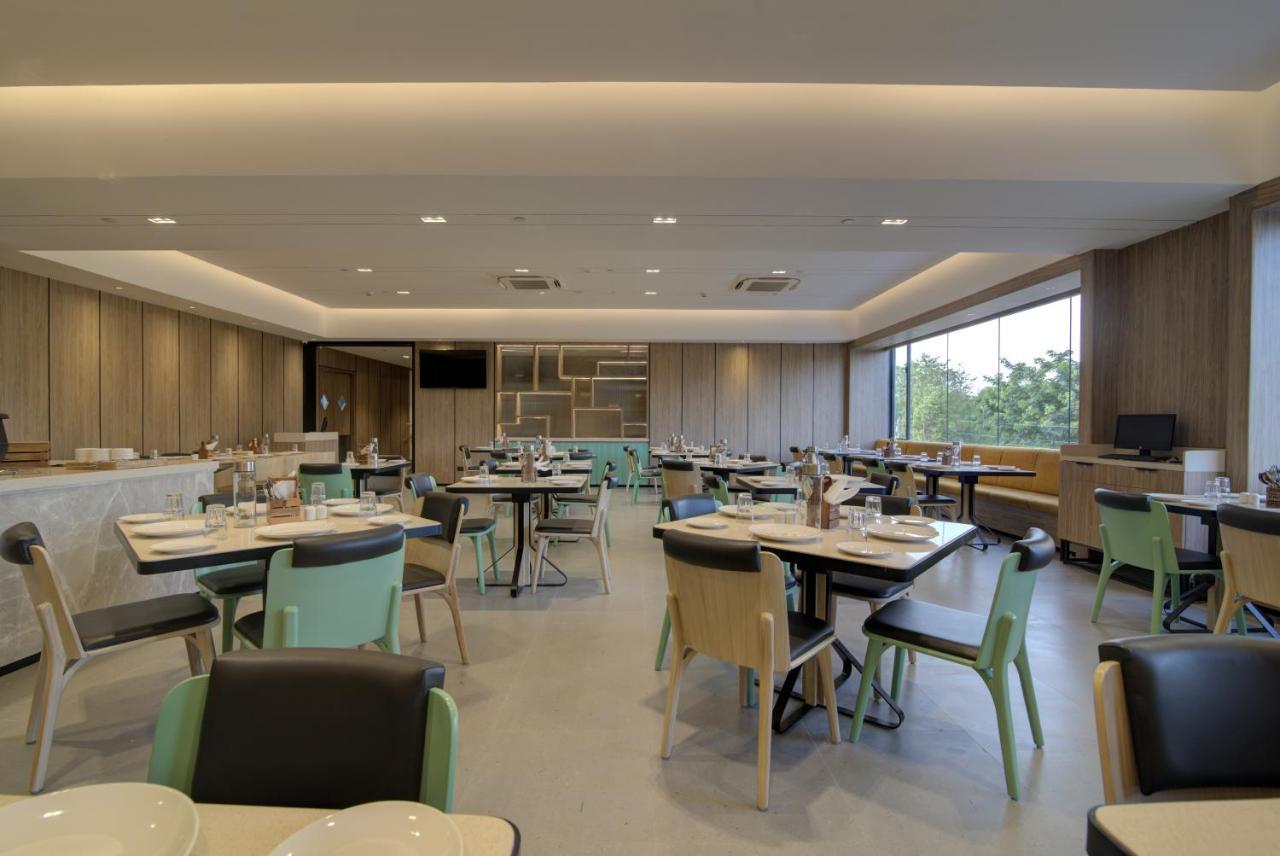 7 Apple Hotel Pratap Nagar, Jaipur Buitenkant foto